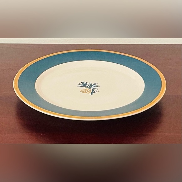 EDDIE BAUER HOME PINE CONE GREEN W/ GOLD TRIM 4 SALAD/DESSERT AND DINNER PLATES - Picture 6 of 11